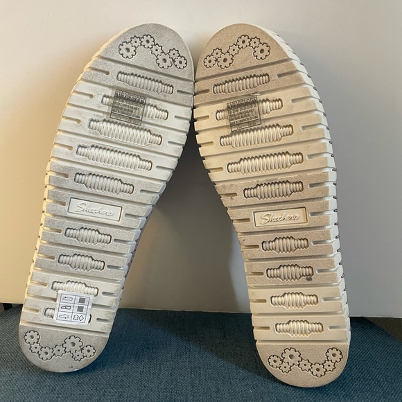 Sketchers Women’s Sepulveda Blvd- A La Mode Slip On in the color Lilac size 9.5 - Picture 7 of 11